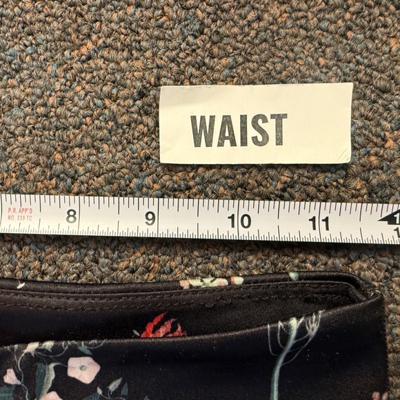 Beyond Yoga Floral High-Waisted Midi LeggingUrban Outfitters NWOT Sz Medium Rare - Picture 8 of 11